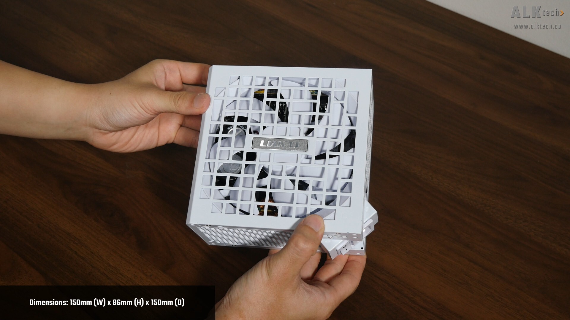 保証書つき LianLi RS1000G with RS Hub ホワイト Lian Li RS 1000W Modular PSU (USB Fan Hub, 90° Inlet, 80+ Gold